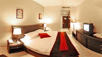Day & Suites, עקבה