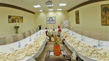 Day & Suites, עקבה