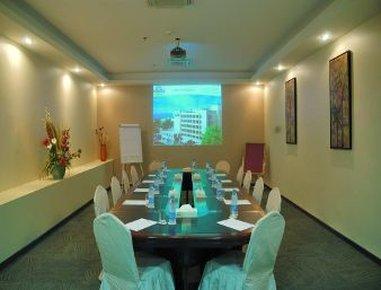 Day & Suites,