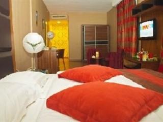 Day & Suites, 4*