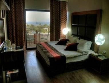 Day & Suites, 4*