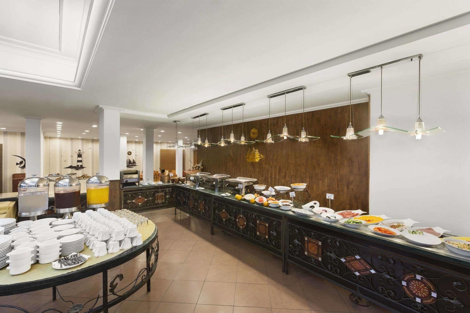 Day & Suites, 4*
