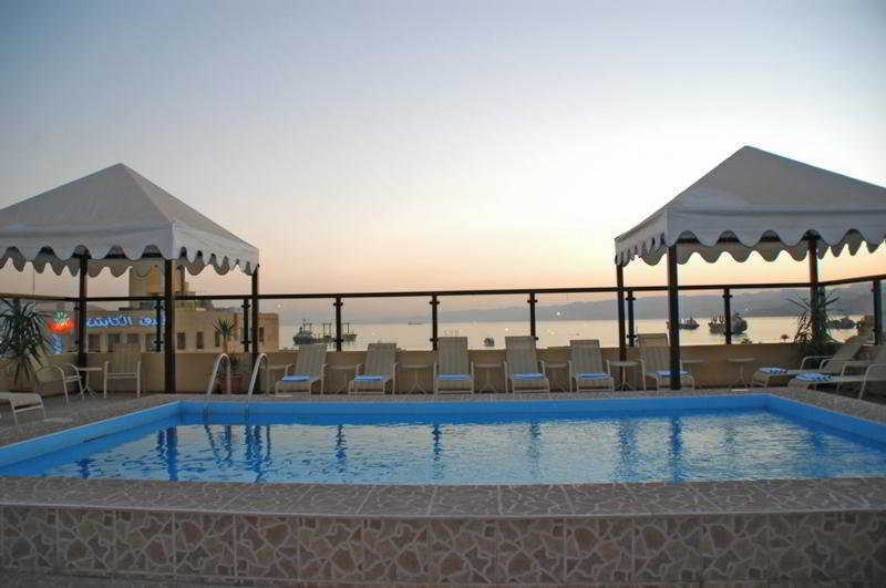 Day & Suites, 4*