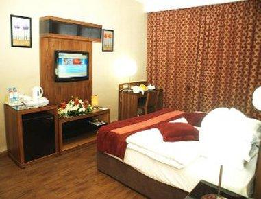 Day & Suites, 4*
