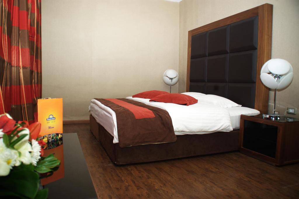 Day & Suites, Hotel